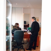 Nos bureaux.  Nos bureaux sont disposés dans notre atelier afin de garantir une proximité avec le matériel.